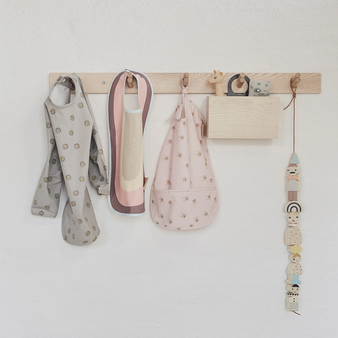 OYOY Rainbow Slabbetje 4 OYOY Rainbow Slabbetje - Afbeelding 2