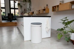 Brabantia Touch Bin Prullenbak 40 Liter 10 Brabantia Touch Bin Prullenbak 40 Liter -Mooi Huis Verkoop 512731 01 4 EnvironmentImage 5e12162c54