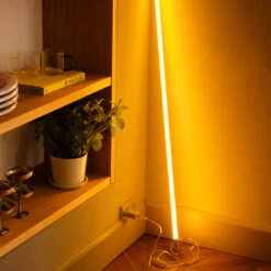 Hay Neon Tube Slim TL-lamp 50 Cm -Mooi Huis Verkoop Neon tube slim miljo3 5d2496a620